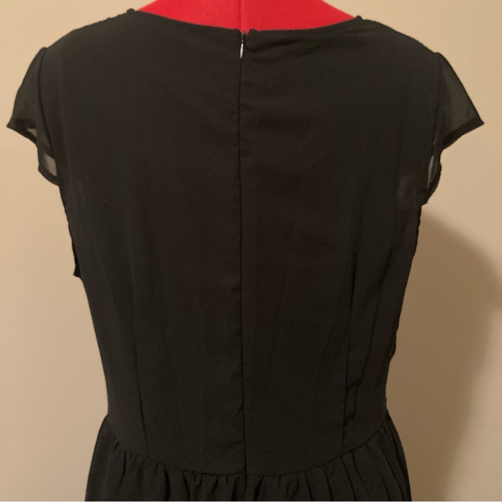 V-NECK MAXI DRESSES - Picture 6 of 9